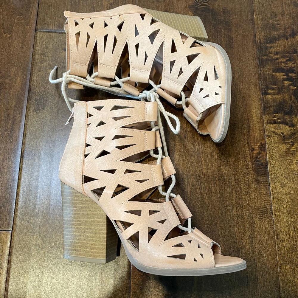 Quipd light pink/salmon block heels. Size 8.5-9